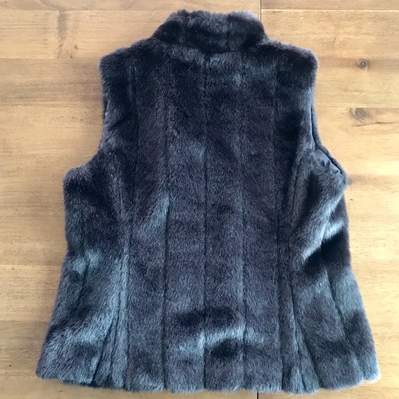 Banana Republic Faux Fur Vest - Picture 2 of 4